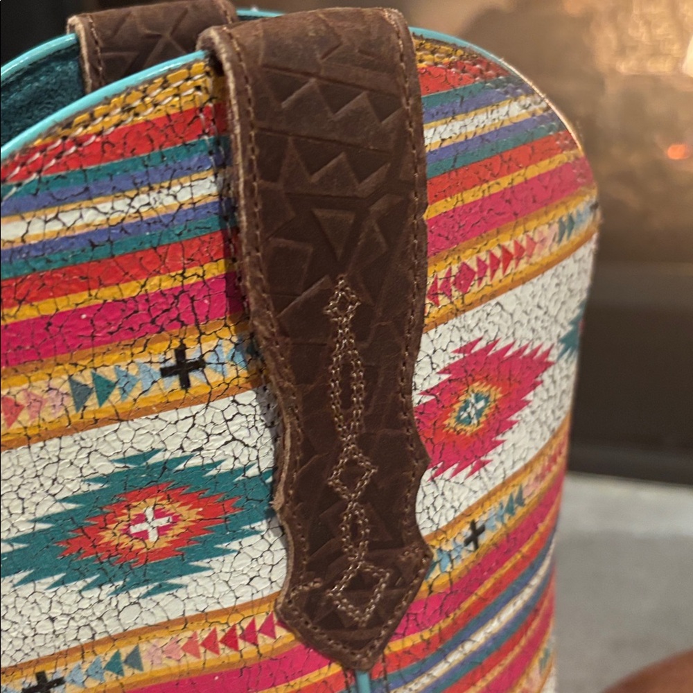 Ariat Tan Southwest Embossed Bubblegum Serape Round Up Square Toe StretchFit - Picture 8 of 14